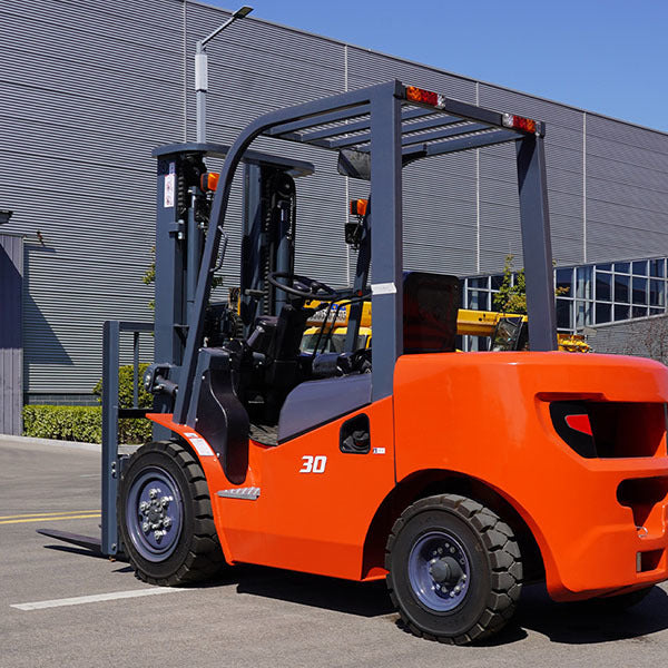 WOMI 3.0 Tons Compact Diesel Forklift | Stable Load Capacity | CE Certified Industrial Machinery